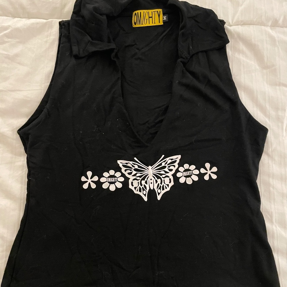 Black sleeveless crop top